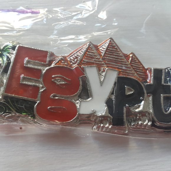 Metal Magnet Fridge Egyptian Pharoah souvenir featuring the pyramids & Ramses II - Picture 1 of 9